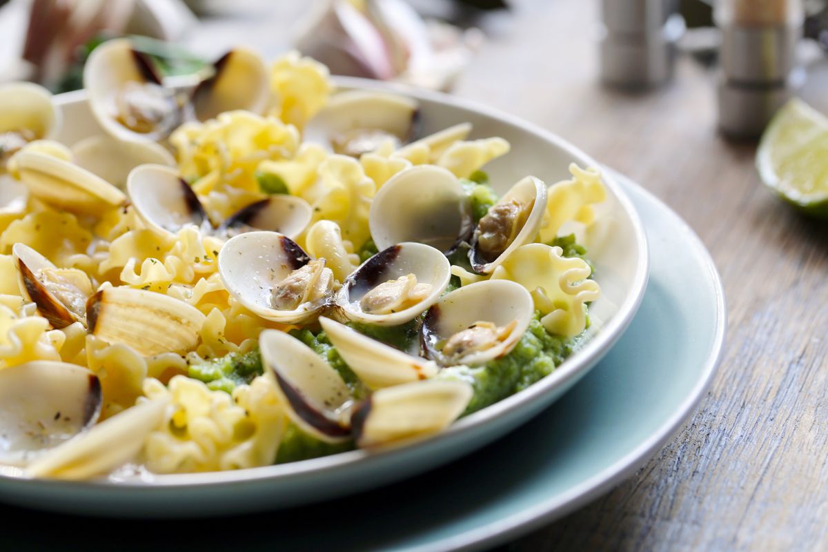 Pasta with broccoli and clams