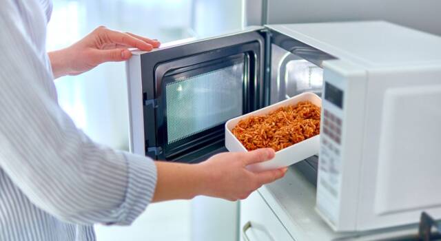 Come risparmiare energia con il forno a microonde