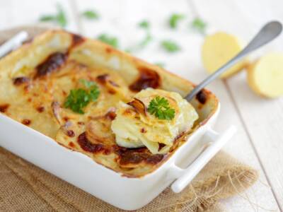 Patate, formaggio groviera e… il gratin dauphinois è pronto!