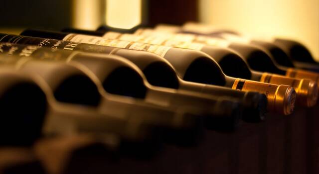 Etichette sul vino come sulle sigarette: il via libera dell&#8217;Ue alla legge irlandese