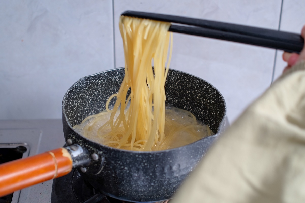 Cook spaghetti