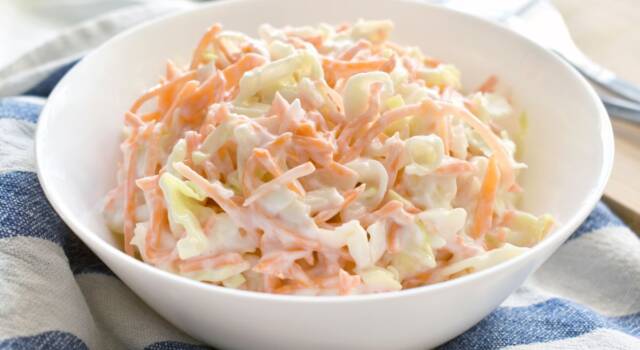 Scopriamo come preparare il coleslaw, l&#8217;insalata di cavolo americana