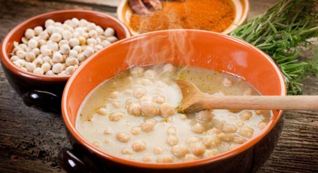Calda e nutriente, vi presentiamo la zuppa di ceci con Bimby