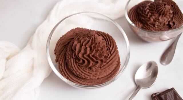 Come fare la mousse al cioccolato, un dolce al cucchiaio imperdibile!