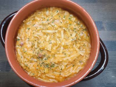Un piatto povero ma saporito: la ricetta della pasta e patate con foto e video