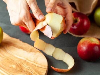 Come riciclare e usare le bucce di mela, dentro e fuori la cucina!