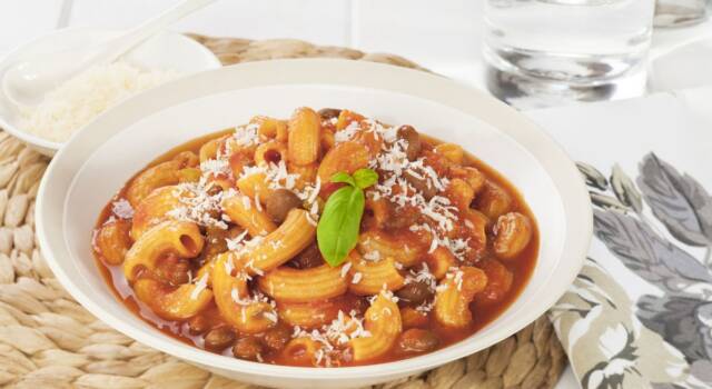 Come si fa la pasta e fagioli alla napoletana?