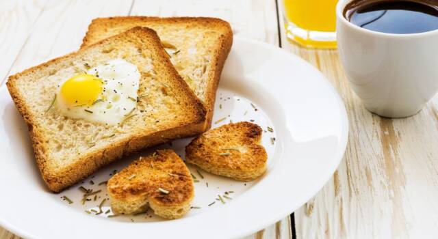 Uova nel pane: la ricetta facile per una colazione all&#8217;inglese