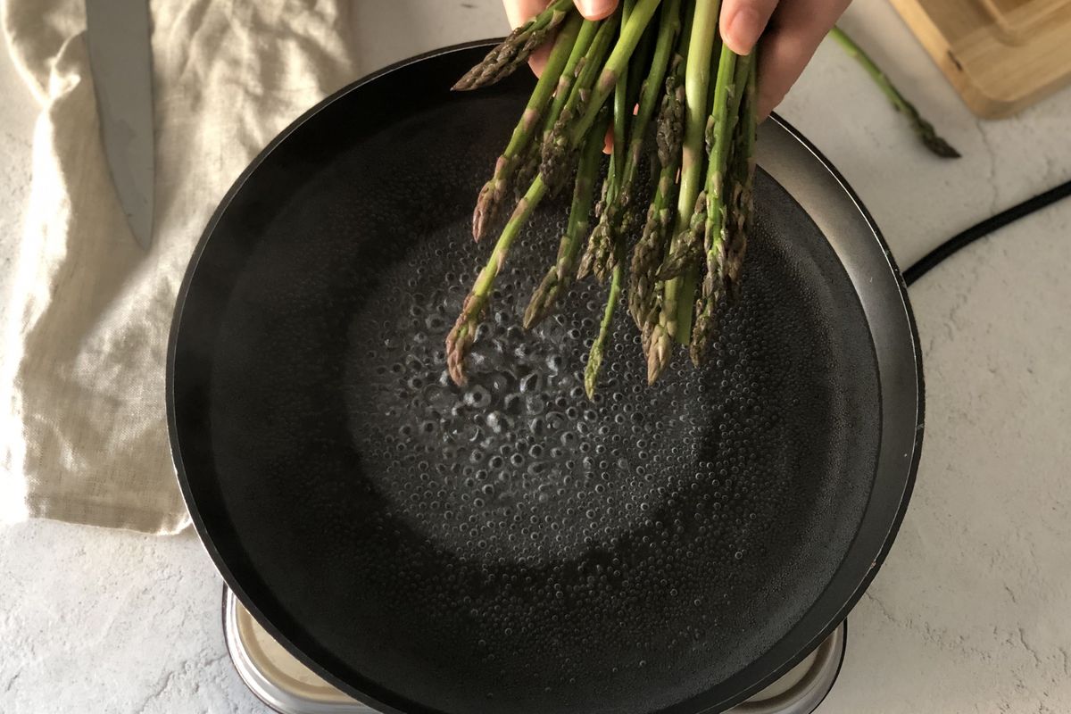 Cooking asparagus