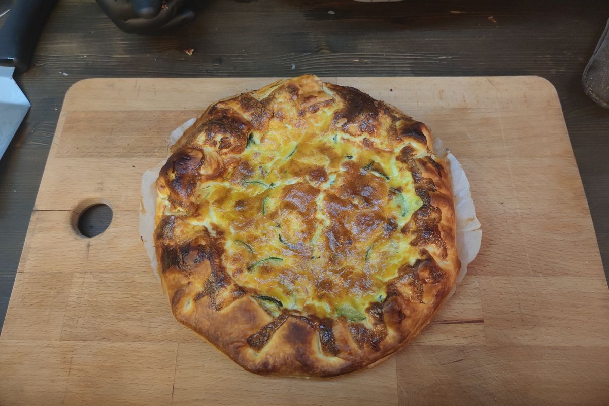 Savory pie with zucchini and speck