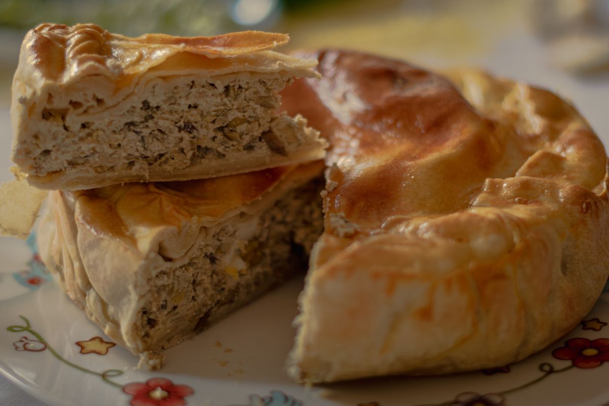 Easter cake with artichokes