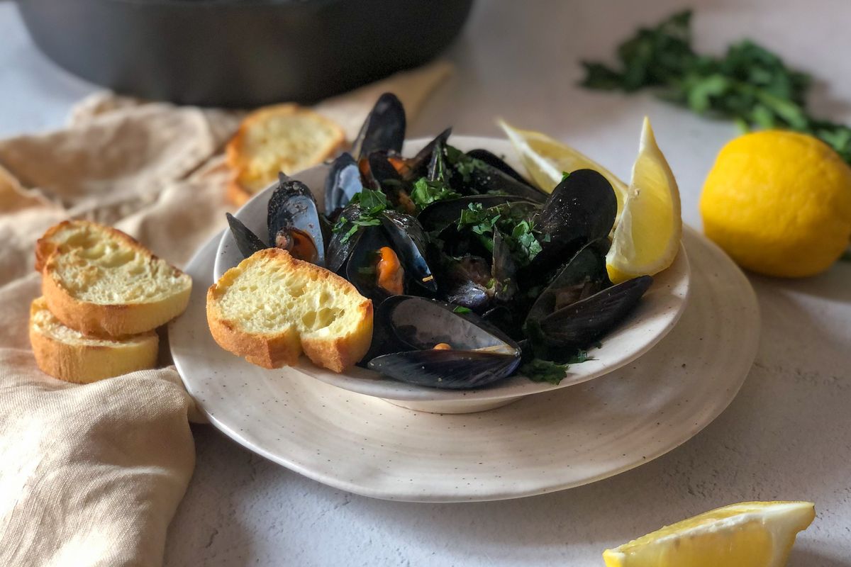 Peppered mussels