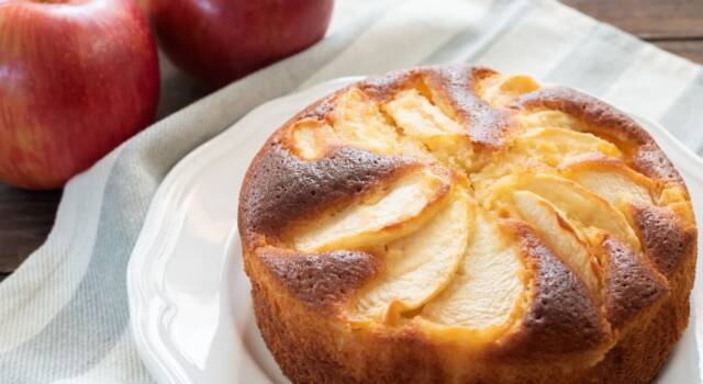 Mai provata la morbidissima torta alle mele cotta in friggitrice ad aria?