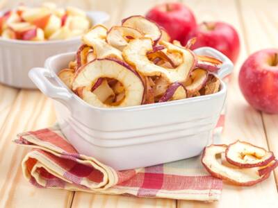 Chips di mela in friggitrice ad aria