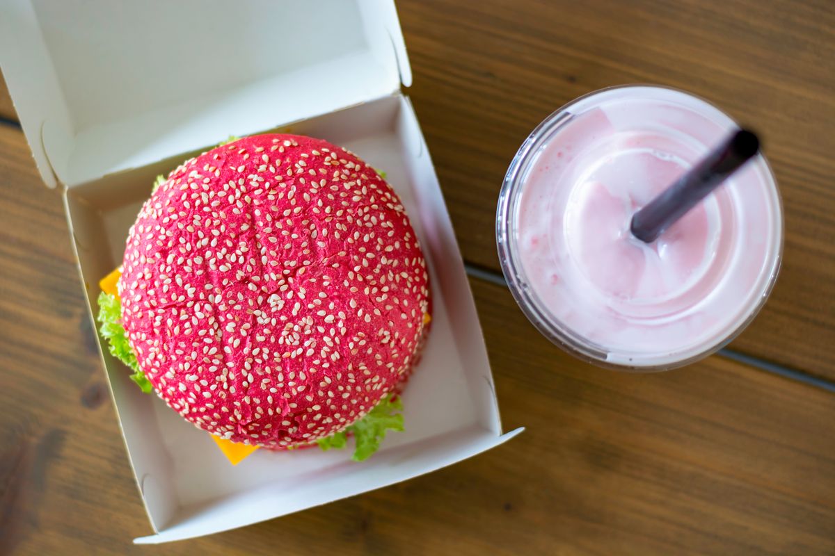 Burger King lancia l'hamburger rosa di Barbie