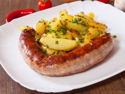 Salsiccia con patate in friggitrice ad aria