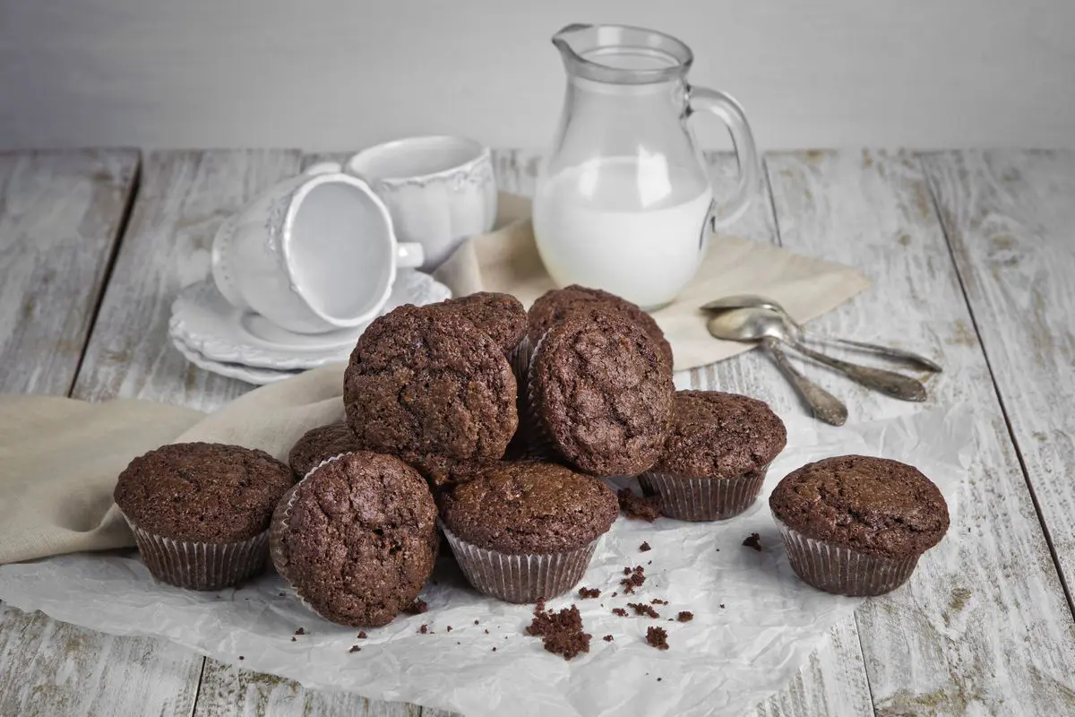 Voglia di qualcosa di buono, ma hai poco tempo? Prepara i muffin al  cioccolato nella friggitrice ad aria, pronti in 10 minuti 