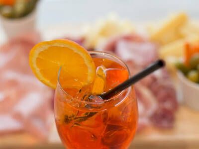 aperitivo drink spritz crodino