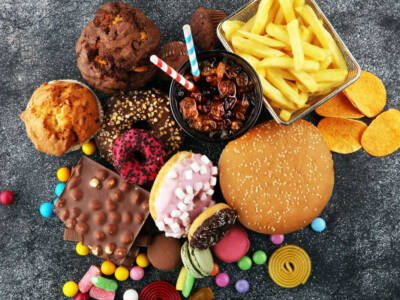 Il cibo spazzatura aumenta le allergie alimentari nei bambini
