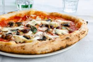 Pizza capricciosa