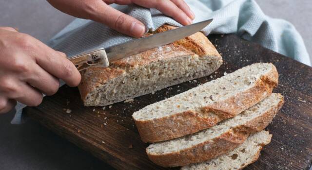 Le regole del galateo del pane, per mangiarlo e servirlo nel modo corretto