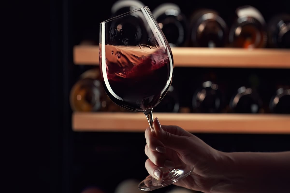 vino rosso cantina calice bicchiere