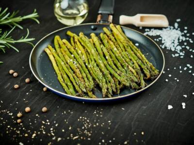Come fare gli asparagi in padella: un contorno semplicemente delizioso