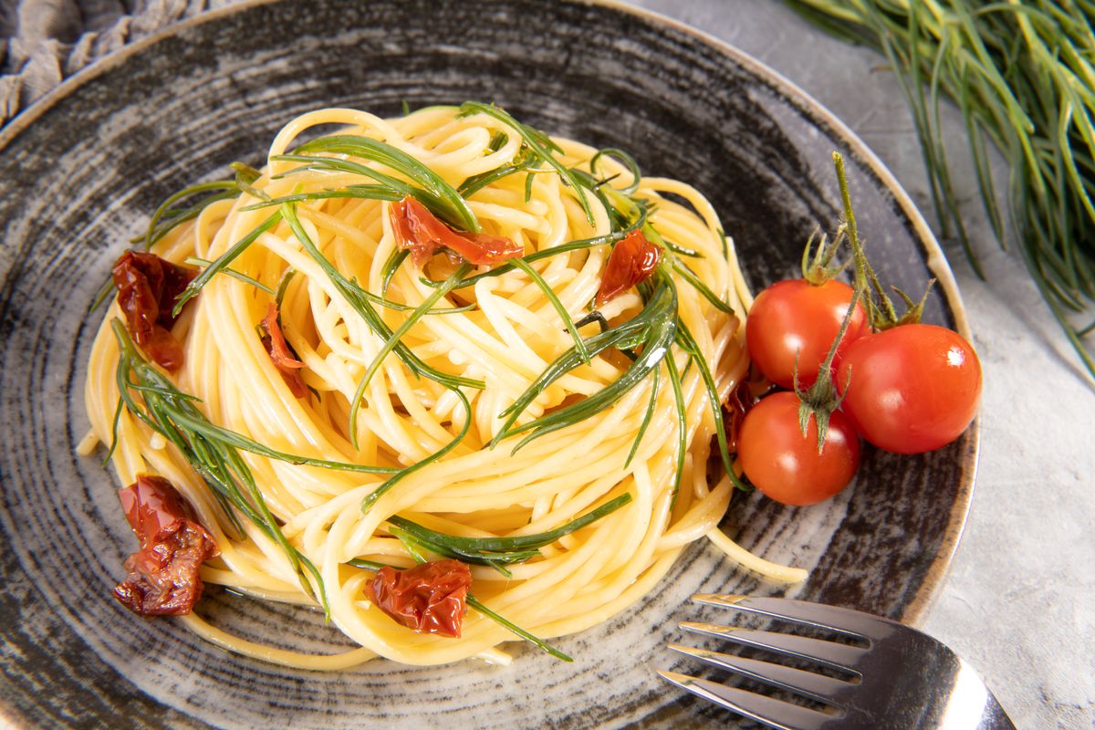 Pasta agretti and tomato