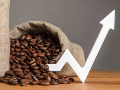 Il caffè diventa un lusso? Le ragioni del caro-prezzi e prospettive future