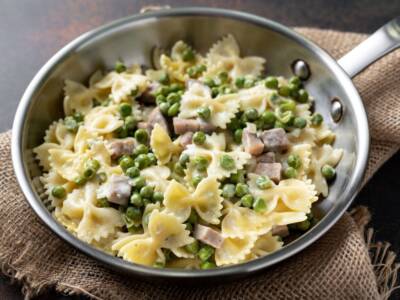 Pasta con piselli e prosciutto