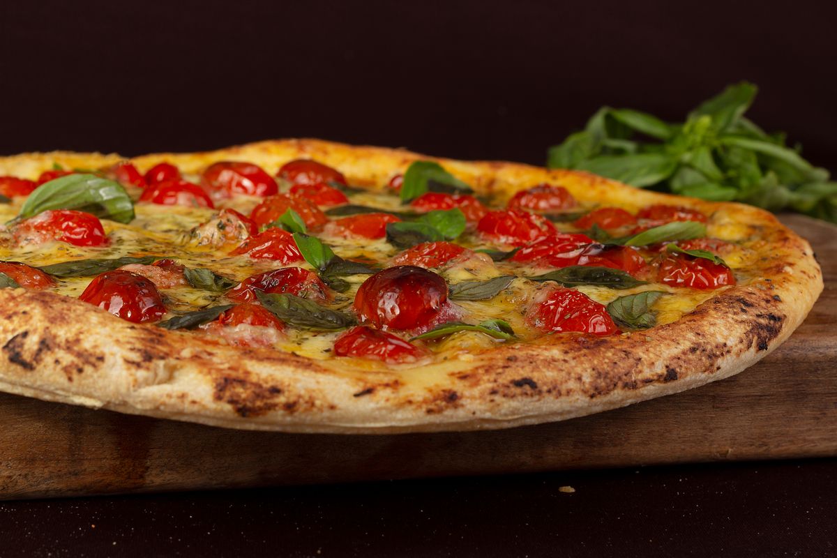 White pizza with cherry tomatoes