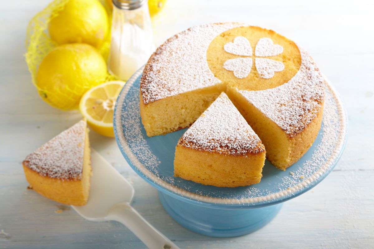 Eggless lemon cake