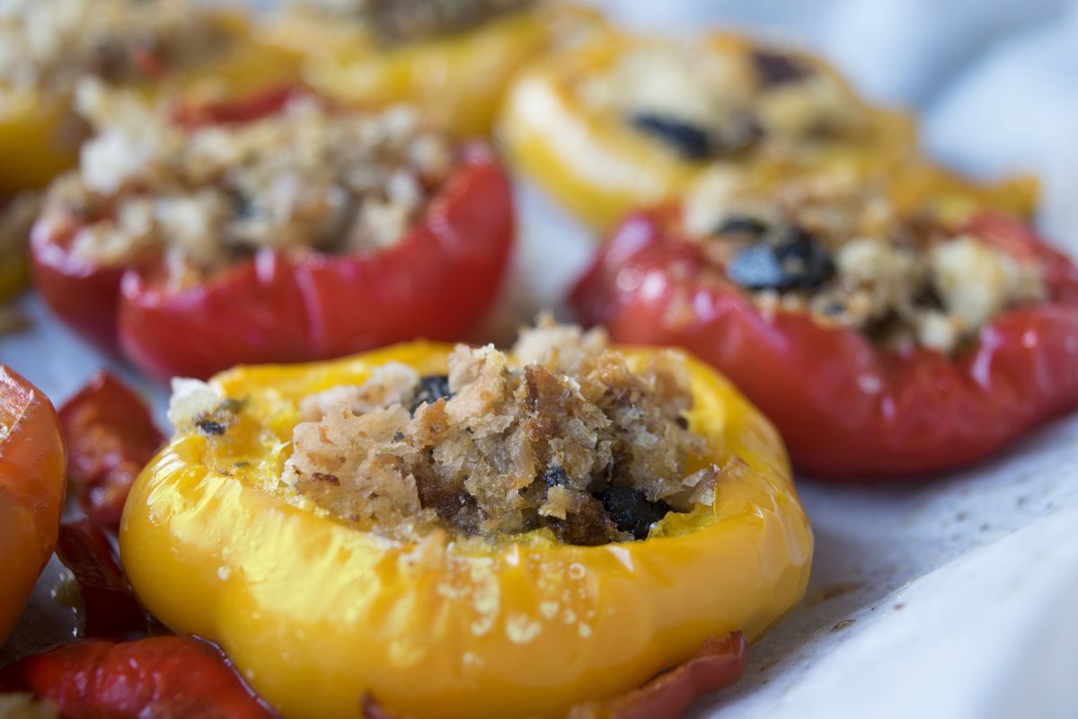 Peperoni ripieni di pane