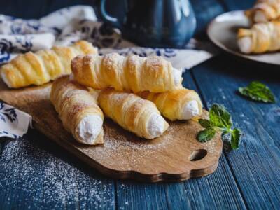 Cannoncini di pasta sfoglia alla crema