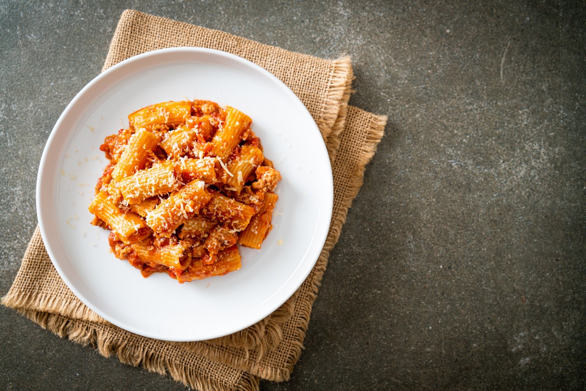 piatto di pasta al ragu