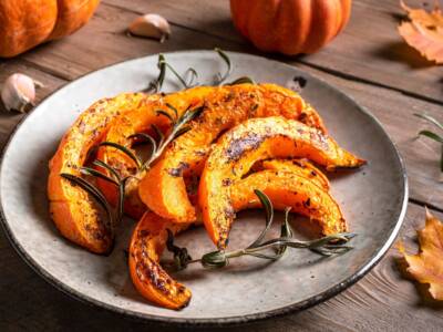 piatto di zucca al forno con rosmarino