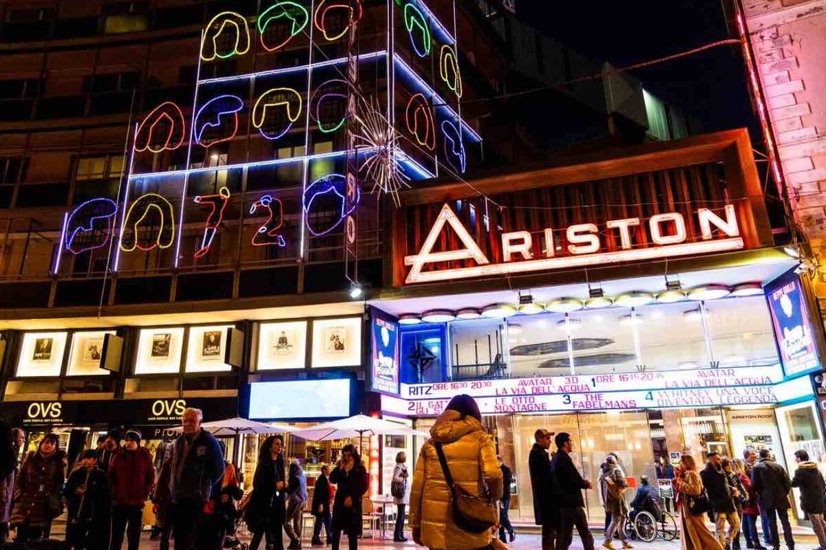 esterno Teatro Ariston a Sanremo