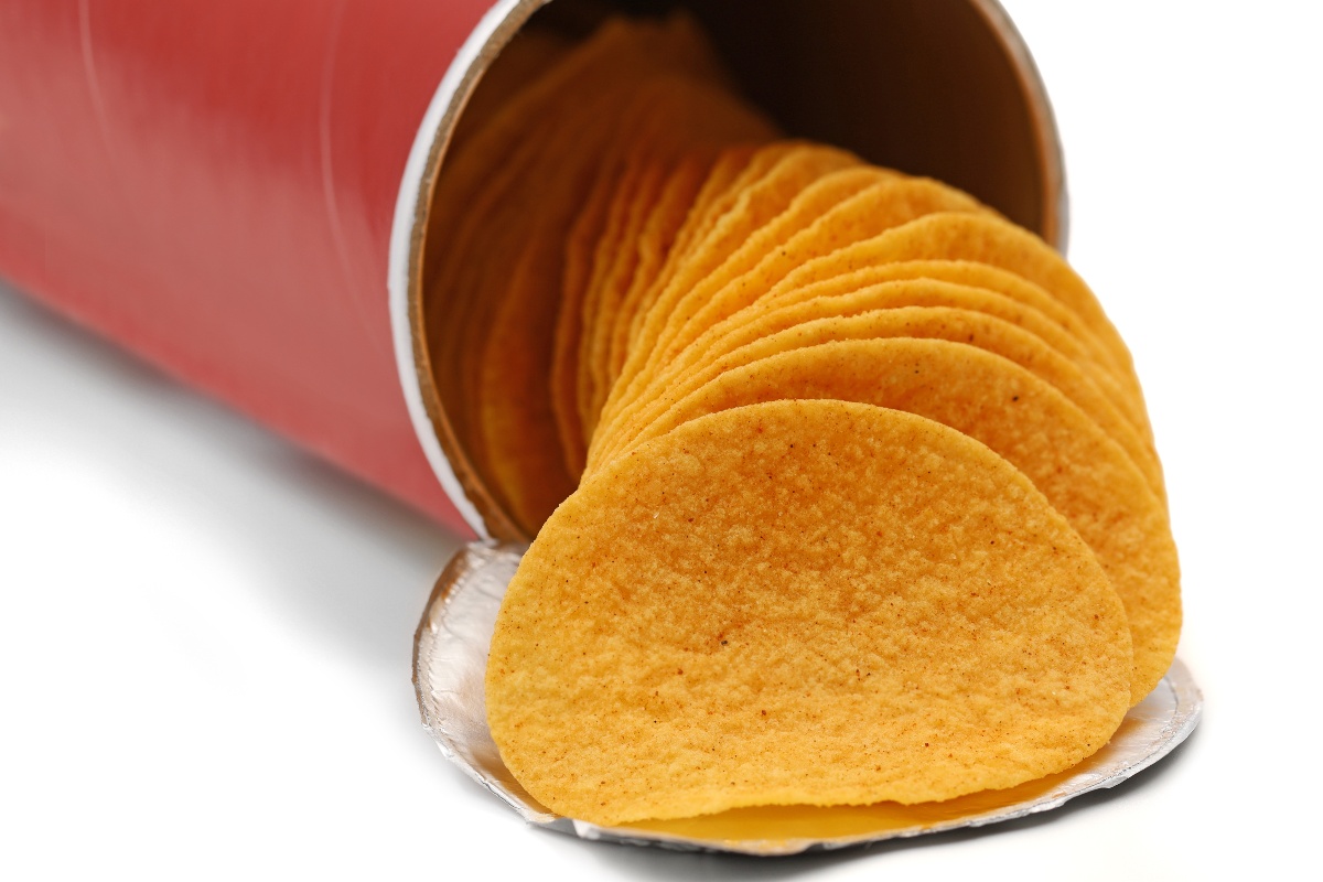 Patatine alla paprika nel barattolo delle Pringles