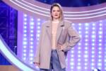 L'attrice Brenda Lodigiani in posa per il photocall di Gialappa Show a Milano il 4 aprile 2024