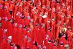 I cardinali assistono ai funerali di Papa Francesco tenutisi a San Pietro il 26 aprile 2025