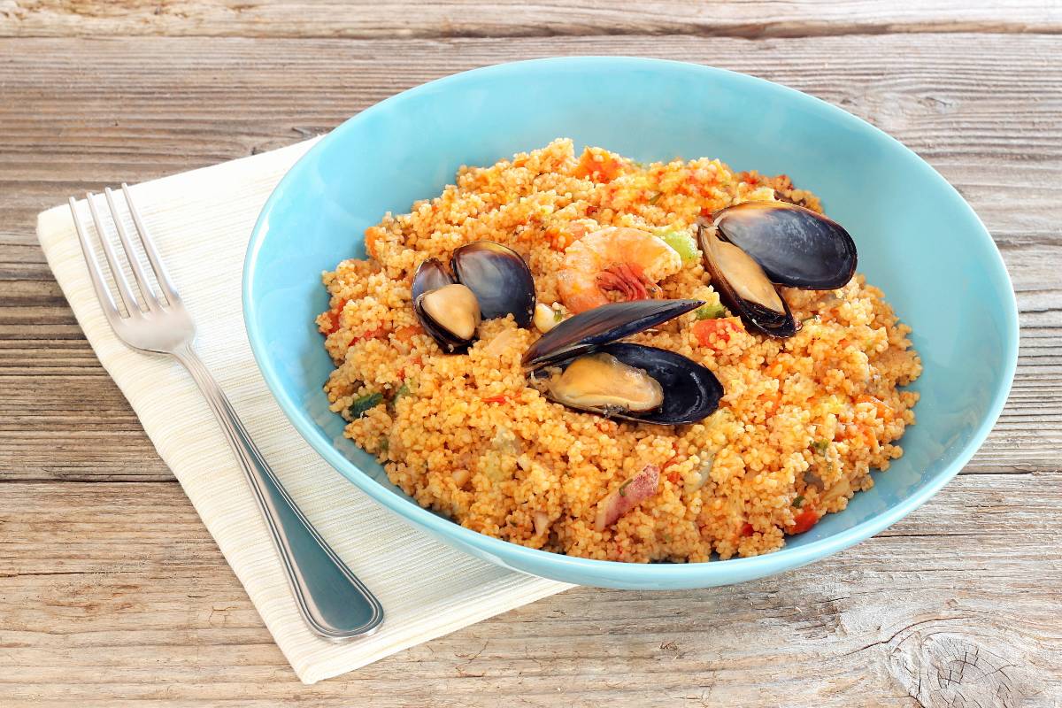 Piatto di cous cous ai frutti di mare