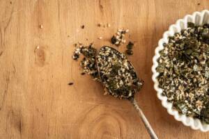 Ciotola con condimento giapponese chiamato furikake