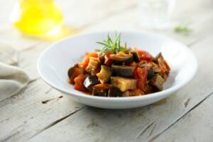 Piatto di verdure miste cotte