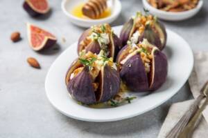 Fichi con ripieno di noci e formaggio